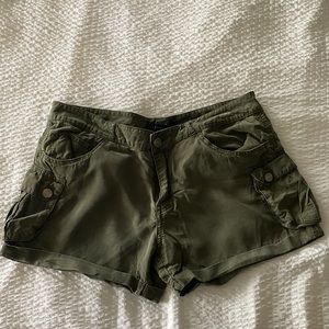 Sanctuary shorts, cargo green colour. Size 28.